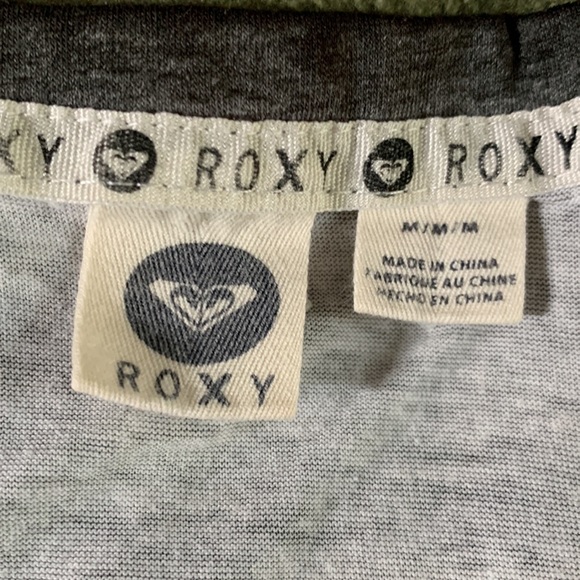 Roxy long sleeve/3/4 sleeve printed shirt.  Size medium. - Picture 2 of 8